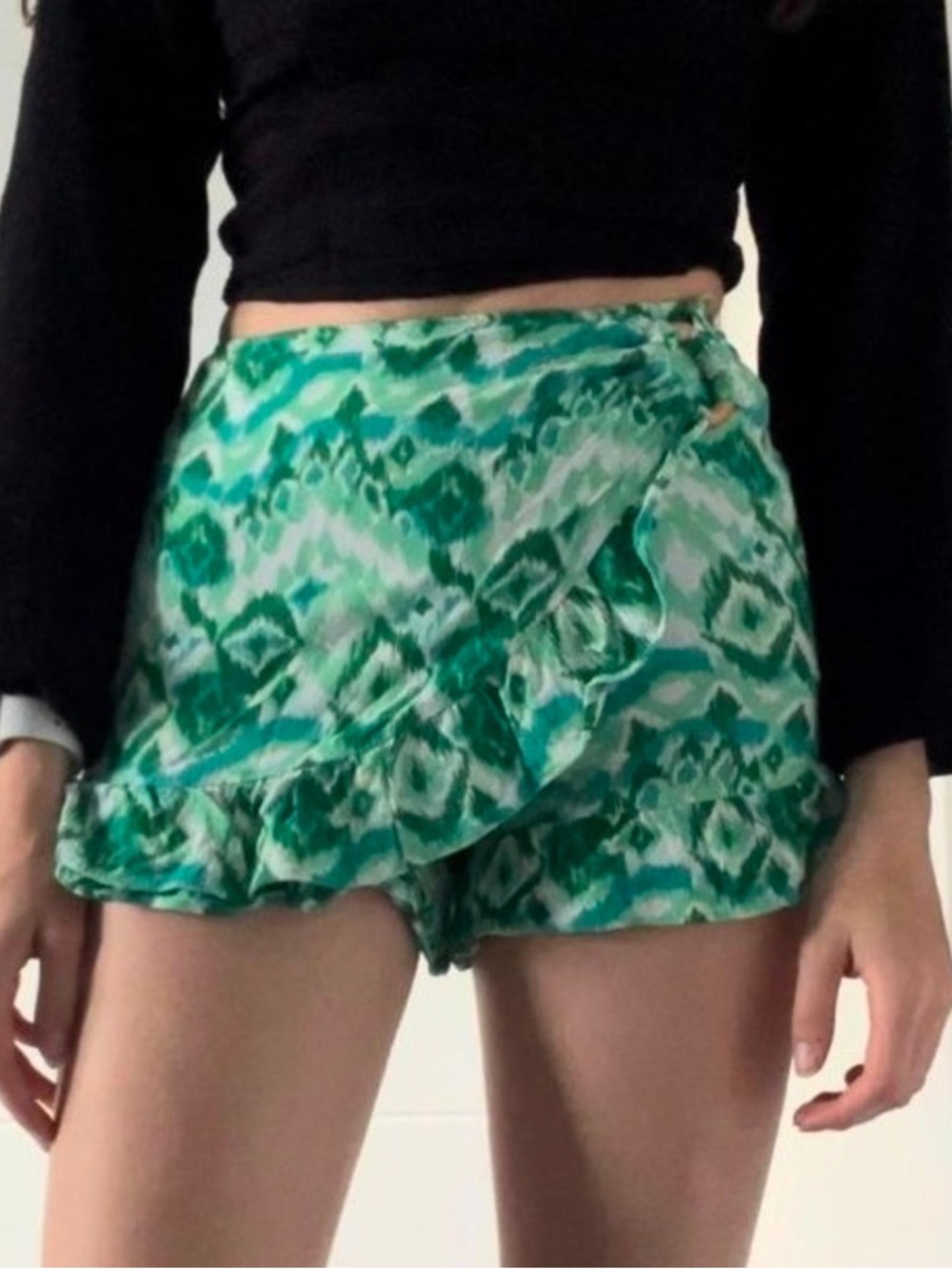 Zara Green Ikat Print Ruffle Wrap Women’s Shorts Size Small